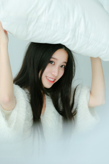 闪耀的她